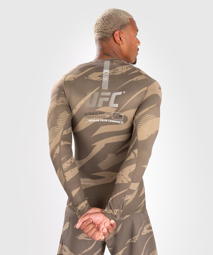 Venum Men's Long Sleeve Rashguard - Image 2