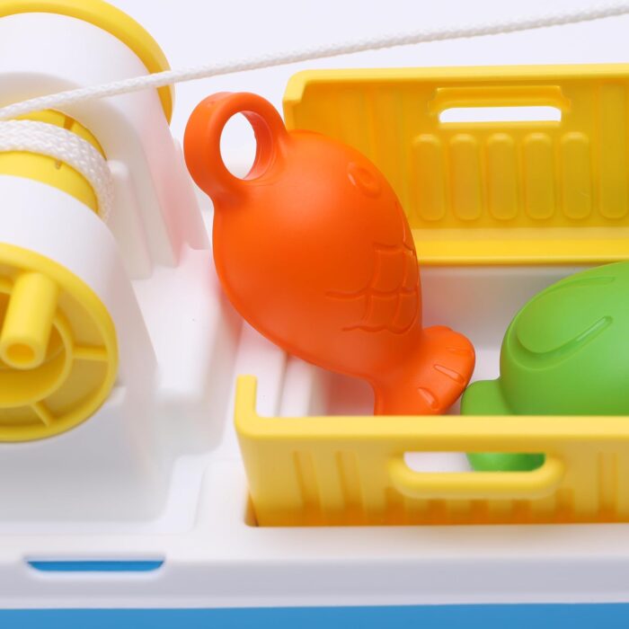 Toyland® 40cm (16") Colourful Fishing Boat with Moveable Doors, Fishing Hook & 4 Plastic Fish - Kids Floating Water Toy - Pool & Bathtime Toys - 3 Years+ - Image 7